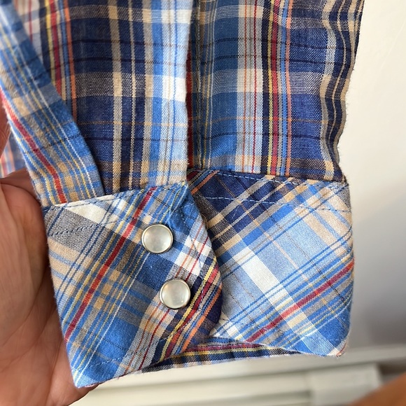 Vintage lightweight plaid top - Picture 6 of 9